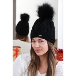 Czapka ROSENA BLACK. Czarne szaliki damskie Czapka ROSENA BLACK, bez wzorów. W wyprzedaży za 29,00 zł.