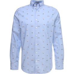 GANT COUPE REGULAR Koszula capri blue. Niebieskie koszule męskie GANT, xxl, bez wzorów, z bawełny, bez kołnierzyka, bez rękawów. Za 669,00 zł.
