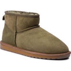 Buty EMU AUSTRALIA - Stinger Micro W10937 Olive. Zielone kozaki damskie EMU Australia, z wełny, bez obcasa, bez zapięcia. W wyprzedaży za 339,00 zł.