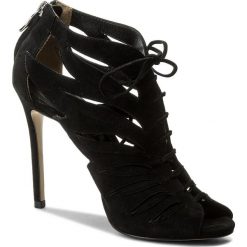 Sandały SCA'VIOLA - F-59 Black Suede. Czarne klapki damskie Sca'viola, bez wzorów, ze skóry, bez obcasa, na obcasie. W wyprzedaży za 399,00 zł.
