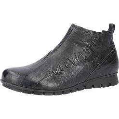 Skórzane botki w kolorze czarnym. Czarne botki damskie Think!, bez obcasa, na obcasie, bez zapięcia. W wyprzedaży za 369,95 zł.