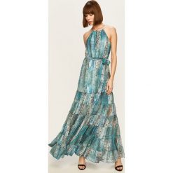 Marciano Guess - Sukienka. Niebieskie sukienki damskie MARCIANO GUESS, na co dzień, z aplikacjami, z poliesteru, bez kołnierzyka, bez rękawów, maxi, proste. Za 1199,00 zł.