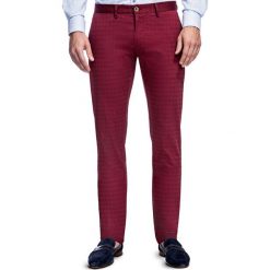 Spodnie STEFANO SMTS030085. Czerwone spodnie męskie Giacomo Conti, do pracy, m, bez wzorów, z elastanu, biznesowe. Za 259,00 zł.