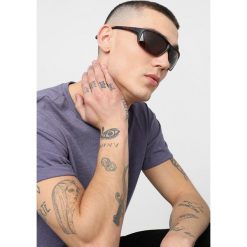 Nike Vision ADRENALINE Okulary przeciwsłoneczne mat tort/cargokhaki/pol brown. Czarne okulary przeciwsłoneczne męskie wayfarery marki Nike Vision. W wyprzedaży za 376,35 zł.