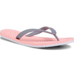 Japonki UNDER ARMOUR - Ua W Atlantic Dune T 3022716-600 Org. Szare klapki damskie Under Armour, bez wzorów, z tworzywa sztucznego, bez obcasa. Za 89,00 zł.