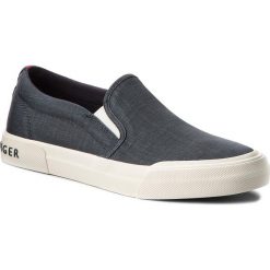 Tenisówki TOMMY HILFIGER - Heritage Washed Canvas Slip On FM0FM01657 Midnight 403. Niebieskie półbuty męskie TOMMY HILFIGER, na co dzień, bez wzorów, z gumy, klasyczne, bez zapięcia. W wyprzedaży za 229,00 zł.