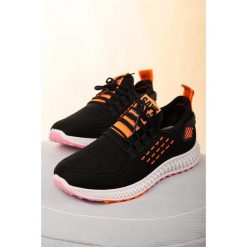 Czarne buty sportowe sznurowane casu 204/43b. Czarne buty sportowe damskie Casu, bez wzorów, sportowe. W wyprzedaży za 39,99 zł.