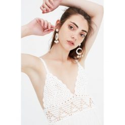Szydełkowa sukienka mini. Szare sukienki damskie Pull&Bear, bez wzorów, bez kołnierzyka, bez rękawów, mini. Za 99,90 zł.