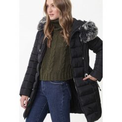 Czarna Kurtka Japeri. Czarne kurtki damskie Born2be, na zimę, xl, bez wzorów, z tkaniny. Za 239,99 zł.