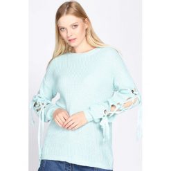 Jasnoniebieski Sweter As A Daisy. Szare swetry klasyczne damskie Born2be, uniwersalny, z okrągłym kołnierzem. Za 39,99 zł.