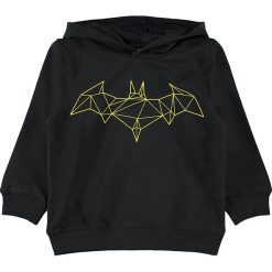 Bluza "Batman" w kolorze czarno-żółtym. Żółte bluzy niemowlęce name it boys, z nadrukiem, bez rękawów, bez kaptura. W wyprzedaży za 52,95 zł.