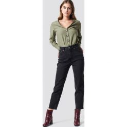Cheap Monday Czarne dżinsy Donna Friday - Black. Czarne spodnie damskie z wysokim stanem marki Cheap Monday, z jeansu. Za 202,95 zł.