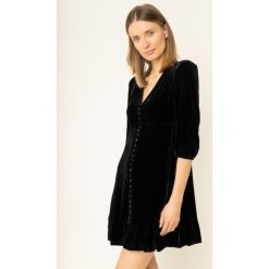 Sukienka codzienna The Kooples FROB19128S. Czarne sukienki damskie The Kooples, na co dzień, s, bez wzorów, z jedwabiu, bez kołnierzyka, bez rękawów, proste. W wyprzedaży za 709,00 zł.