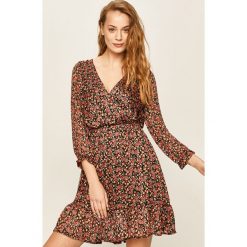 Answear - Sukienka. Czerwone sukienki damskie ANSWEAR, na co dzień, s, w kwiaty, z poliesteru, casualowe, bez kołnierzyka, bez rękawów, mini, rozkloszowane. Za 149,90 zł.