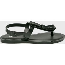 Melissa - Sandały Slim. Czarne klapki damskie Melissa, bez wzorów, z gumy, bez obcasa, na szpilce. Za 279,90 zł.