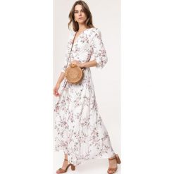 Biała Sukienka Brimfull. Białe sukienki damskie Born2be, na imprezę, xl, w paski, z tkaniny, boho, z dekoltem w serek, bez rękawów, długie, maxi. Za 119,99 zł.