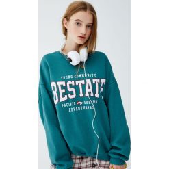 Bluza z nadrukowanym napisem. Szare bluzy damskie Pull&Bear, z napisami, bez rękawów, bez kaptura. Za 89,90 zł.