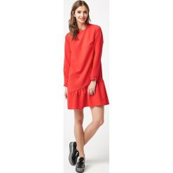 Sukienka z falbaną u dołu czerwona - xl. Czerwone sukienki damskie e-margeritka.pl, xl, bez wzorów, z poliesteru, eleganckie, z długim rękawem, długie, bez kaptura. Za 158,99 zł.