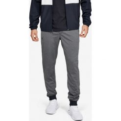 Under Armour Sportstyle Spodnie dresowe Szary. Szare spodnie męskie Under Armour, xxl, bez wzorów, z poliesteru. Za 292,95 zł.