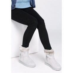 Jasnoszare śniegowce Brocade Fur. Szare śniegowce damskie Multu, bez zapięcia. Za 59,99 zł.