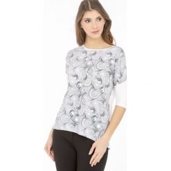 T-shirt z geometrycznym wzorem. Szare t-shirty damskie Monnari, w geometryczne wzory, z wiskozy. Za 47,60 zł.