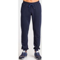 SPODNIE DRESOWE TRUSSARDI JEANS. Niebieskie spodnie męskie Trussardi Jeans, na imprezę, s, z nadrukiem, z bawełny. Za 379,00 zł.