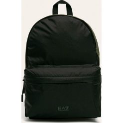 EA7 Emporio Armani - Plecak. Czarne plecaki męskie EA7 Emporio Armani, z nadrukiem, z materiału. W wyprzedaży za 349,90 zł.
