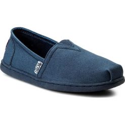 Półbuty SKECHERS - BOBS Spring Step 34041/NVY Navy. Niebieskie półbuty damskie Skechers, na co dzień, bez wzorów, z tworzywa sztucznego, bez obcasa, na płaskiej podeszwie, bez zapięcia. W wyprzedaży za 129,00 zł.