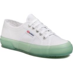 Tenisówki SUPERGA - 2750 Jellygum Cotu S1113DW White/Soft Azure. Białe półbuty damskie Superga, na co dzień, bez wzorów, z gumy, bez obcasa, bez zapięcia. W wyprzedaży za 259,00 zł.