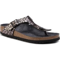 Japonki BIRKENSTOCK - Gizeh Bs 1008865 Metallic Stones Black. Szare klapki damskie Birkenstock, bez wzorów, ze skóry ekologicznej, bez obcasa. W wyprzedaży za 219,00 zł.
