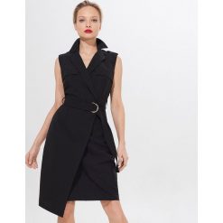 Żakietowa sukienka z paskiem Eco Aware - Czarny. Czarne sukienki damskie Mohito. Za 199,99 zł.