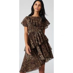 Sukienki: NA-KD Boho Asymetryczna sukienka z falbaną - Brown,Multicolor