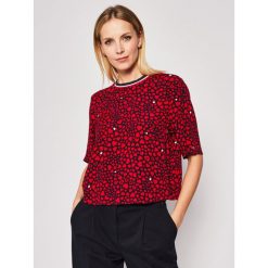 Bluzka Tommy Jeans Tjw Heart Print DW0DW07619. Czerwone bluzki damskie Tommy Jeans, s, bez wzorów, z wiskozy, bez kołnierzyka, bez rękawów. W wyprzedaży za 229,00 zł.