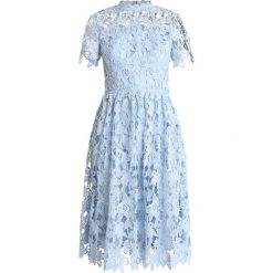 Chi Chi London CLAUDIA Sukienka koktajlowa blue. Niebieskie sukienki damskie koktajlowe marki Chi Chi London, z poliesteru. Za 369,00 zł.