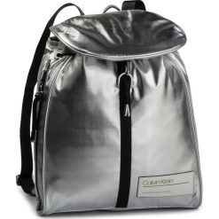 Plecak CALVIN KLEIN - Bind Backpack Met K60K605479 081. Szare plecaki damskie Calvin Klein, bez wzorów, z materiału. Za 539,00 zł.