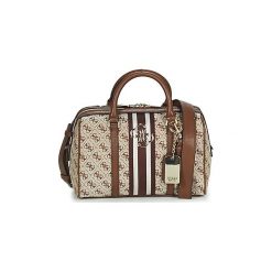 Torebki do ręki Guess VINTAGE BOX SATCHEL. Pomarańczowe torebki klasyczne damskie marki Guess, z aplikacjami, vintage, do ręki, bez dodatków. Za 569,00 zł.