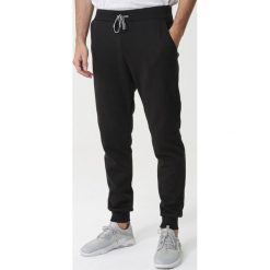 Czarne Spodnie Dresowe Balnarring. Czarne spodnie męskie Born2be, s, bez wzorów, z dresówki, długie. Za 64,99 zł.
