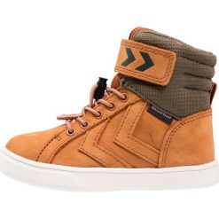 Hummel Tenisówki i Trampki wysokie glazed ginger. Brązowe trampki dziewczęce Hummel, ze skóry. W wyprzedaży za 367,20 zł.