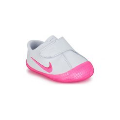 Kapcie niemowlęce Dziecko Nike WAFFLE 1 CRIB BOOTIE. Białe kapcie chłopięce Nike, bez zapięcia. Za 103,20 zł.