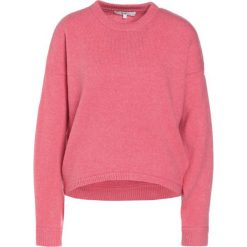 Swetry klasyczne damskie: Tibi Sweter shrimp