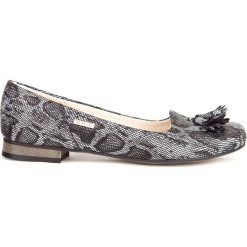 Balerinki - skóra naturalna - model 009 - kolor czarny wąż. Czarne baleriny damskie Zapato, bez wzorów, ze skóry, eleganckie, na niskim obcasie, na obcasie. W wyprzedaży za 202,30 zł.
