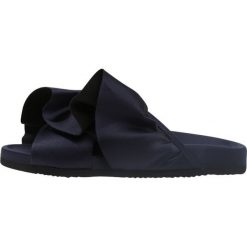 Chodaki damskie: Joshua Sanders RUFFLE SLIDE Klapki navy