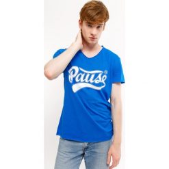 Męski T-shirt MF Pause. Niebieskie podkoszulki męskie Mark Formelle, m, z napisami, z bawełny, z krótkim rękawem. Za 29,97 zł.