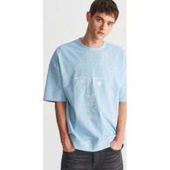 T-shirt z haftem - Niebieski. Niebieskie t-shirty męskie Reserved, s, z haftami, bez kołnierzyka. Za 59,99 zł.