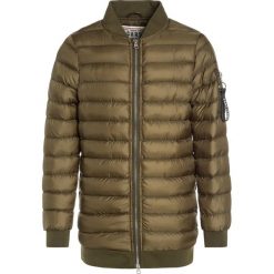 Cars Jeans JOKY Płaszcz zimowy army. Zielone kurtki chłopięce przeciwdeszczowe Cars Jeans, na zimę, z jeansu. W wyprzedaży za 191,20 zł.