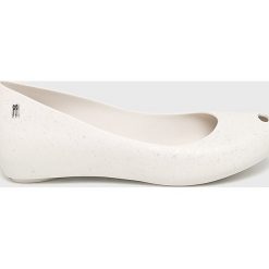 Melissa - Baleriny. Białe baleriny damskie marki Melissa, z kauczuku. Za 269,90 zł.