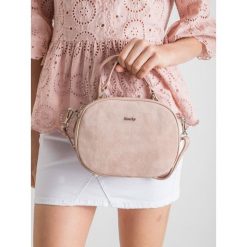 MAŁA TOREBKA DAMSKA LISTONOSZKA KUFEREK SKÓRA. Kuferki damskie ROVICKY, w paski, z jeansu, eleganckie, na ramię, małe, bez dodatków. Za 349,90 zł.
