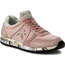 Sneakersy PREMIATA - Sky-D 3110 Różowy. Różowe półbuty damskie marki Premiata, na co dzień, bez wzorów, z zamszu, bez obcasa, na płaskiej podeszwie, bez zapięcia. W wyprzedaży za 489,00 zł.
