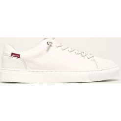 Levi's - Buty. Białe buty sportowe damskie Levi's®, bez wzorów, ze skóry, sportowe. W wyprzedaży za 319,90 zł.