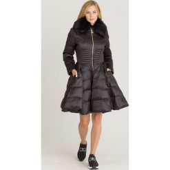 PŁASZCZ EVENTS ELISABETTA FRANCHI. Czarne kurtki damskie Elisabetta Franchi, bez wzorów, z materiału. Za 2519,00 zł.